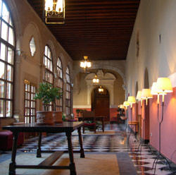 Parador Cuenca hall