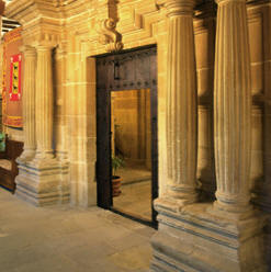 Parador Argomaniz gate
