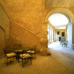 Parador Alcniz sitting room