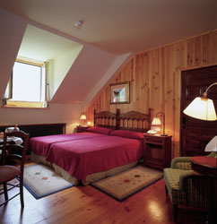 Parador Bielsa bedroom