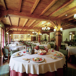 Parador Bielsa dining room