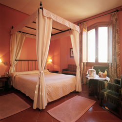 Parador Cardona bedroom