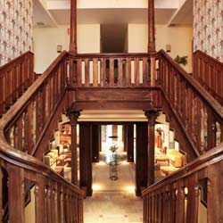 Parador Limpias stairway