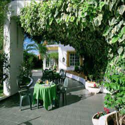 Parador Puerto Lumbreras patio