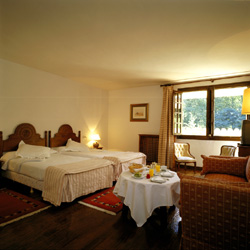 Santillana Del Mar Parador bedroom